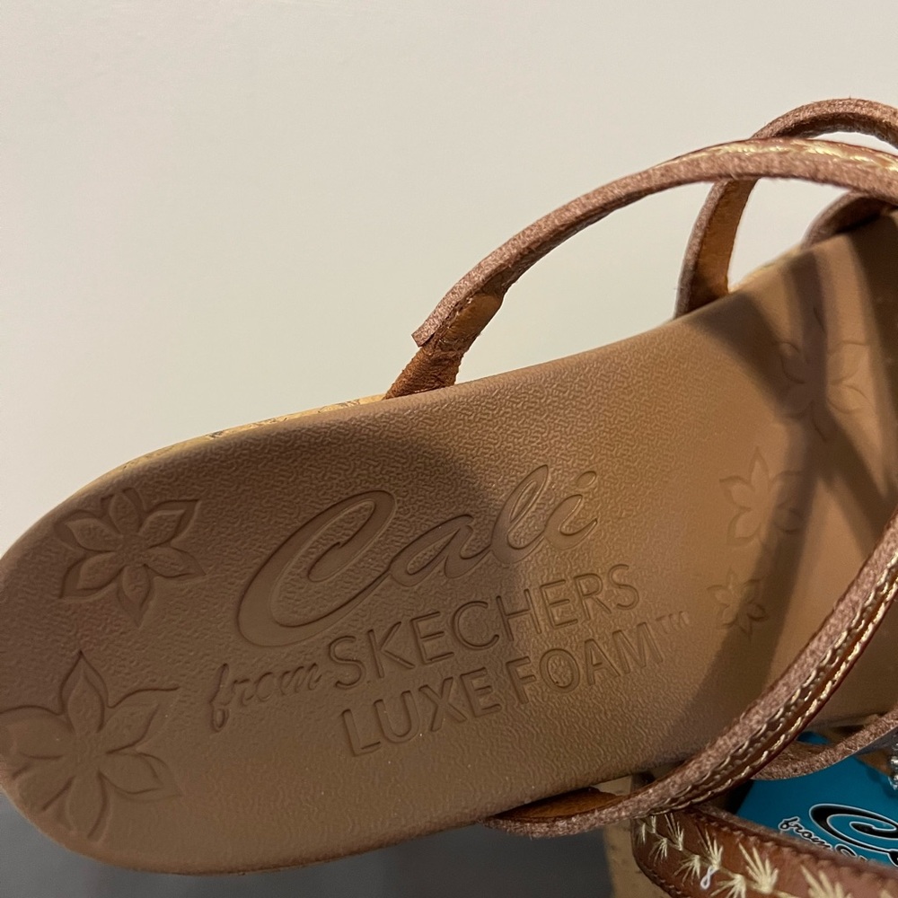 NWT Cali by Skechers Women’s Wedge Sandals;
Style: Tiger Posse; Sz 8; Vegan - Picture 10 of 13